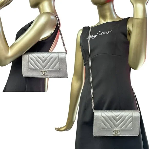 CHANEL Metallic Silver Goatskin Mademoiselle Flap Wallet - Picture 2 of 6